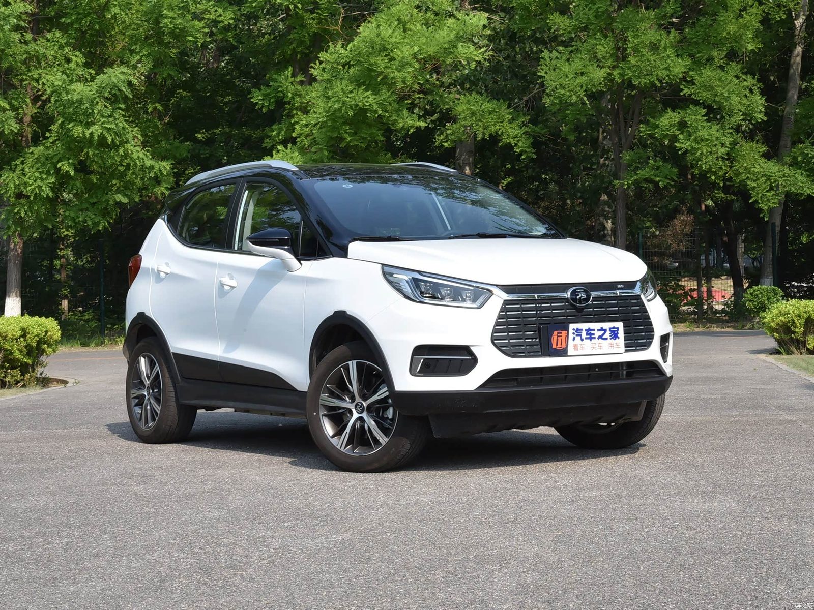 BYD Yuan First Generation Legacy Reference 2016 — экстерьер, front 3q opposite, рынок China archive exact-specification reference