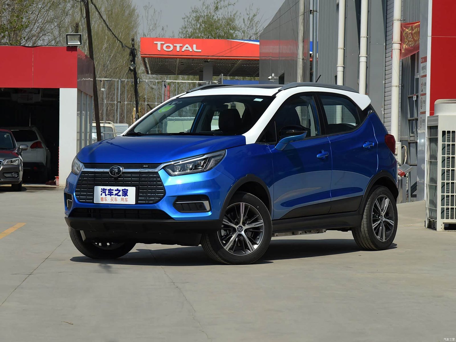 BYD Yuan First Generation Legacy Reference 2016 — экстерьер, alternate color front 3q, рынок China archive exact-specification reference