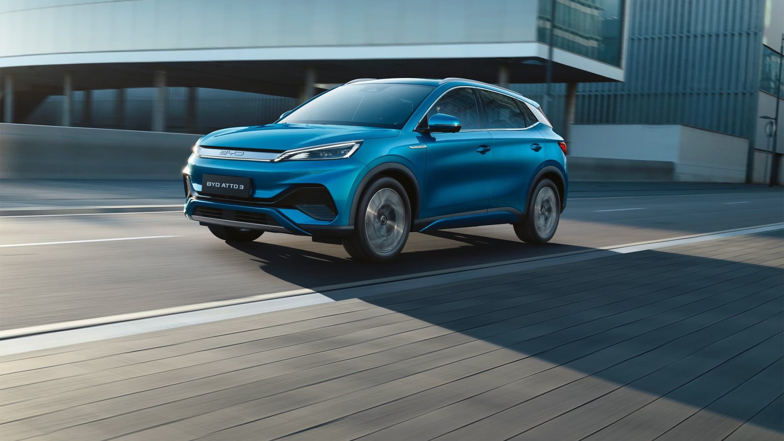 BYD Atto 3 Global First Generation 2022 — главное фото модели, экстерьер, front 3q motion, рынок global