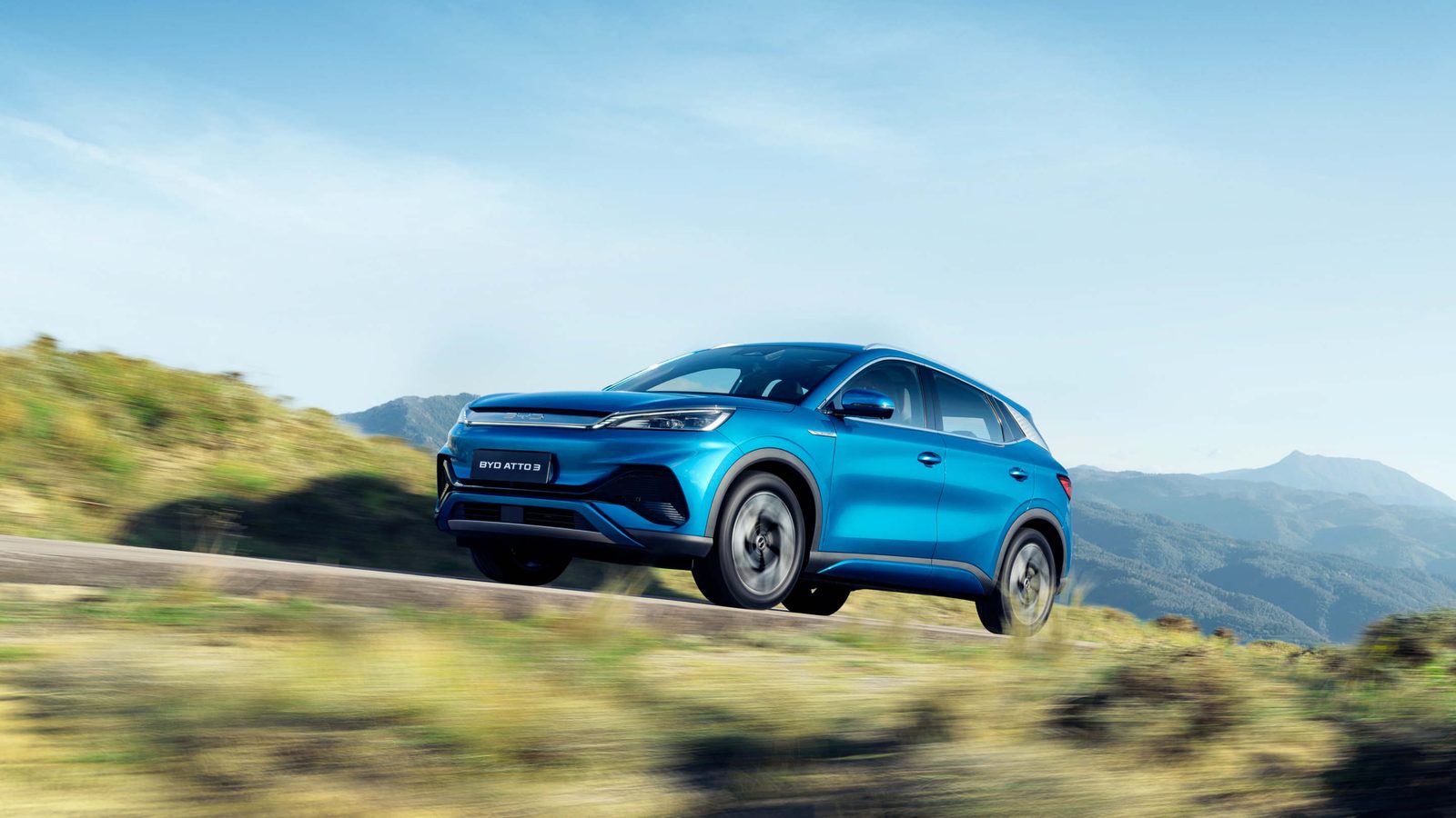 BYD Atto 3 Global First Generation 2022 — экстерьер, front 3q road, рынок global