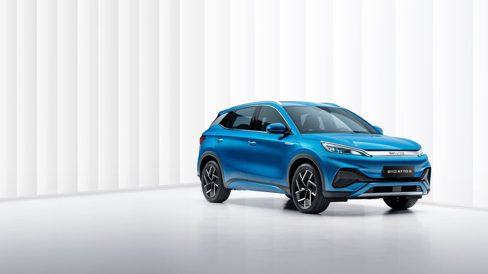 BYD Atto 3 Global First Generation 2022 — экстерьер, front 3q studio, рынок global