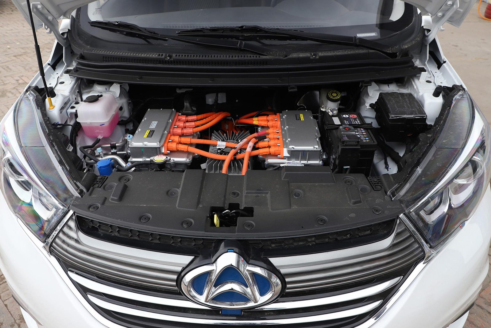Changan Auchan A600 EV / Changxing EV 2019 — экстерьер, powertrain detail