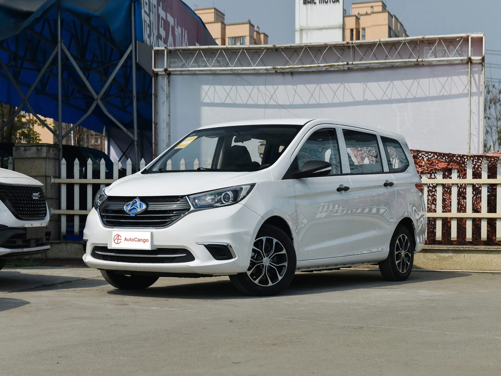 Changan Auchan A600 EV / Changxing EV 2019 — экстерьер, вид сбоку, рынок internal_mvp