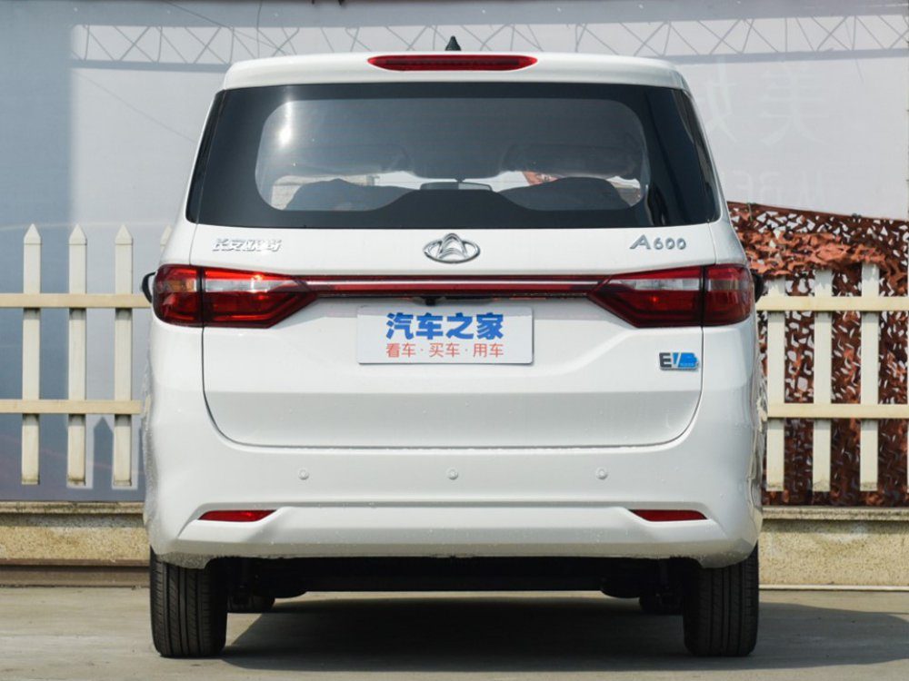 Changan Auchan A600 EV / Changxing EV 2019 — экстерьер, вид сзади, рынок internal_mvp