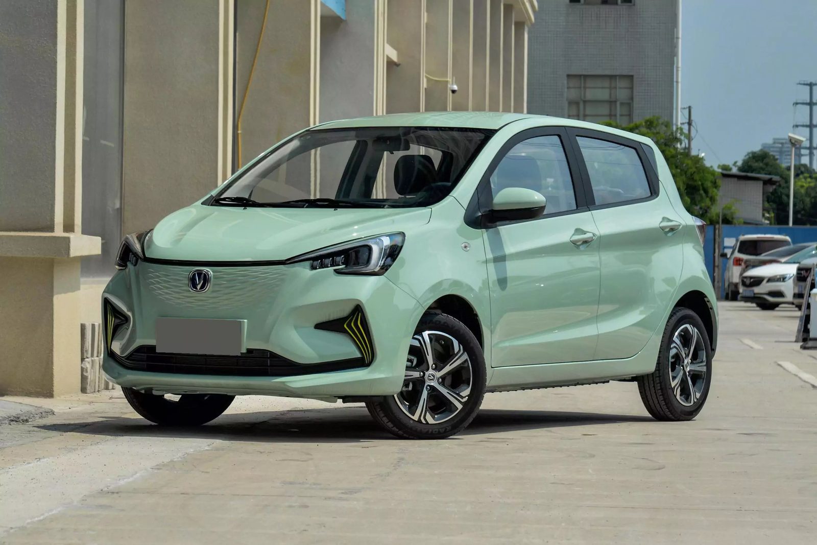 Changan Benben E-Star 2021 — экстерьер, вид спереди 3/4, рынок internal_mvp