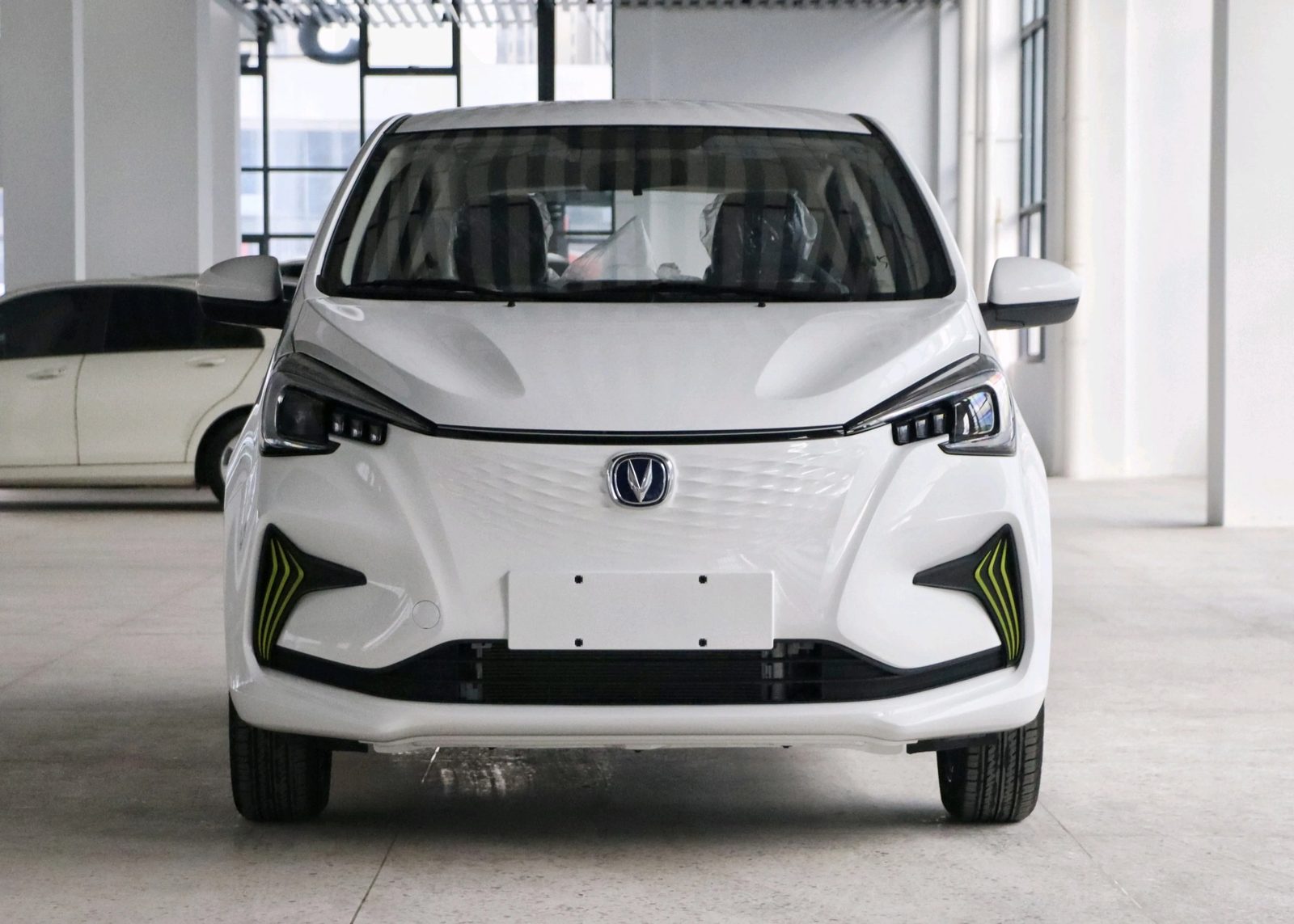 Changan Benben E-Star 2021 — экстерьер, вид сбоку