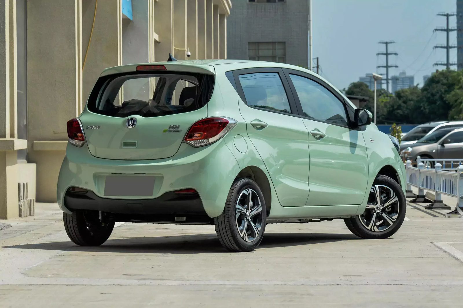 Changan Benben E-Star 2021 — экстерьер, вид сбоку