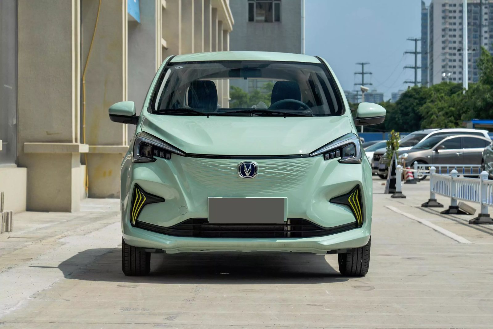 Changan Benben E-Star 2021 — экстерьер, вид сбоку