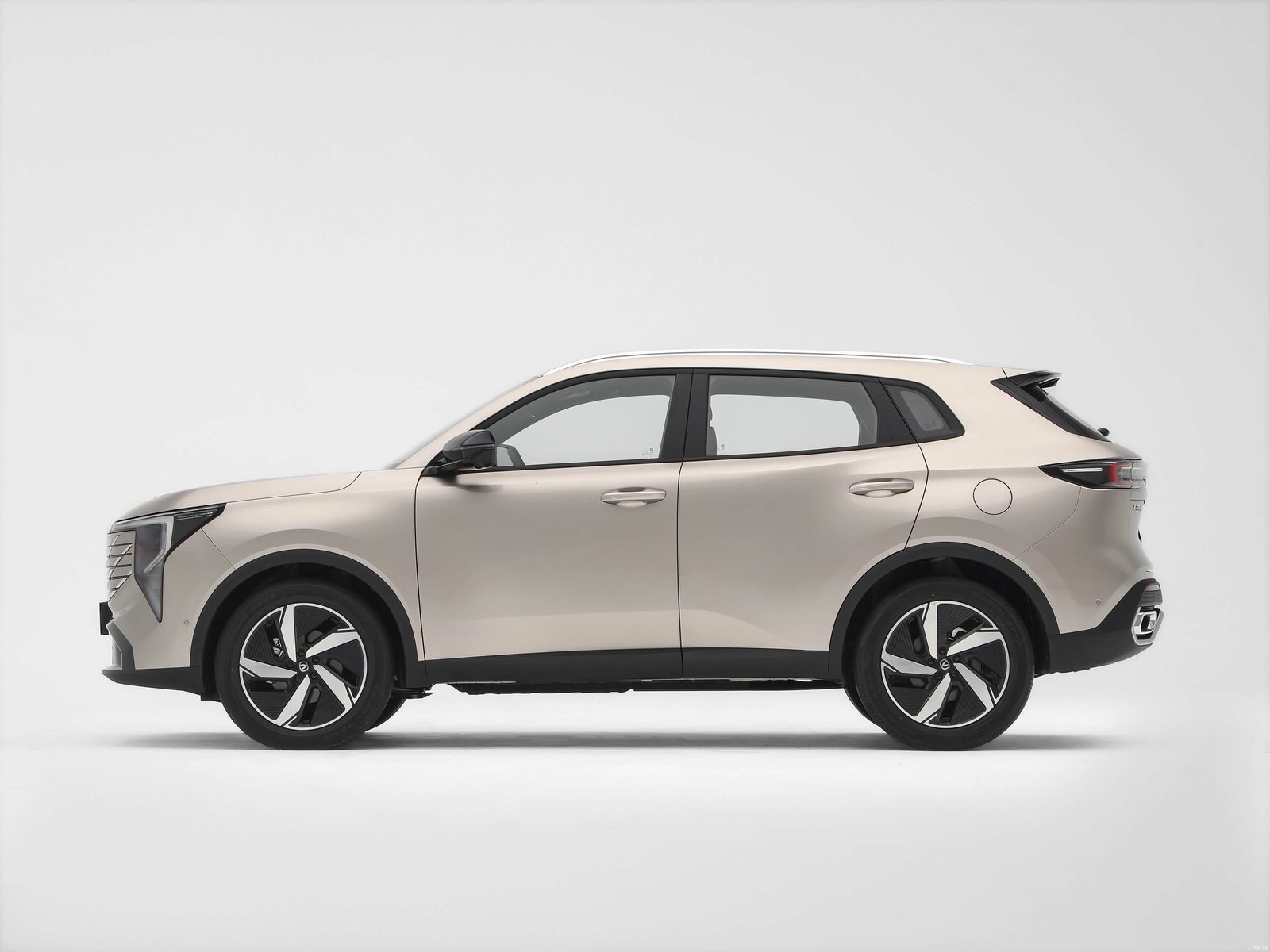 Changan CS55 Plus Blue Whale Super Hybrid 2026 — экстерьер, side left, рынок China