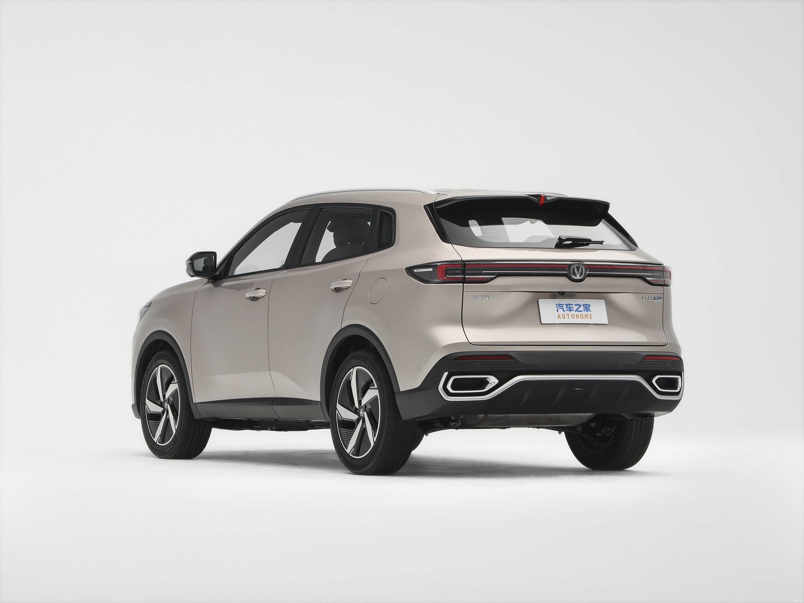 Changan CS55 Plus Blue Whale Super Hybrid 2026 — экстерьер, rear three quarter right, рынок China