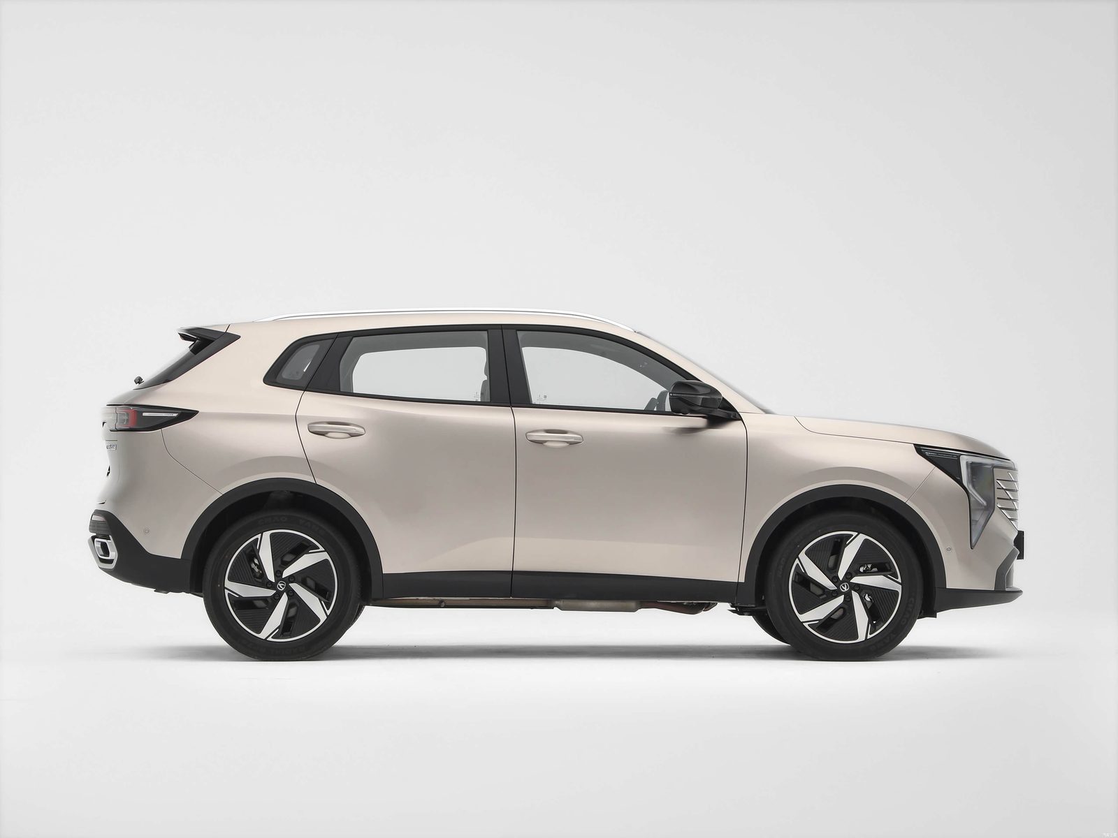 Changan CS55 Plus Blue Whale Super Hybrid 2026 — экстерьер, side right, рынок China