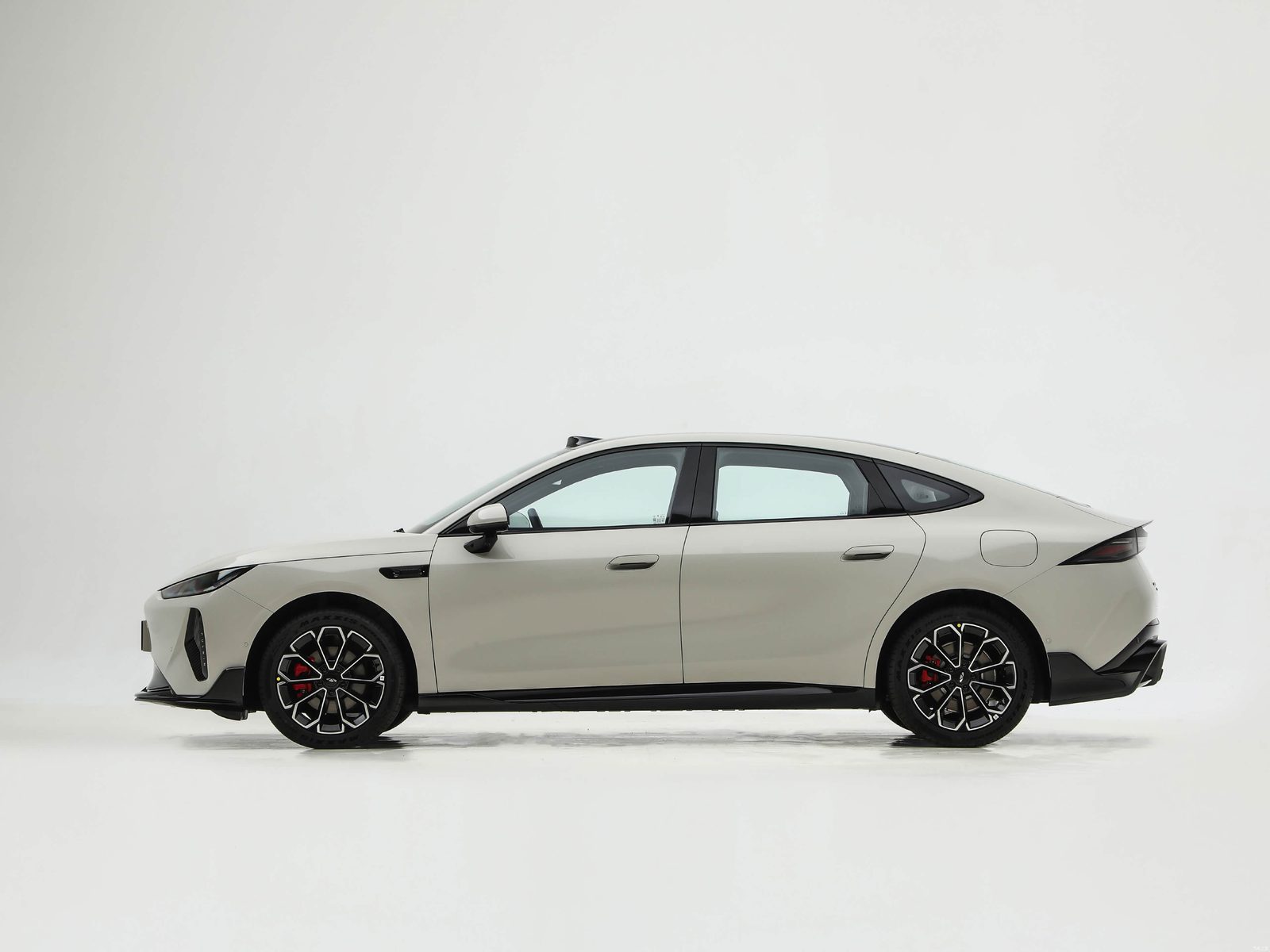 Chery Group Fulwin A9 BEV 2026 — экстерьер, вид сбоку, рынок china