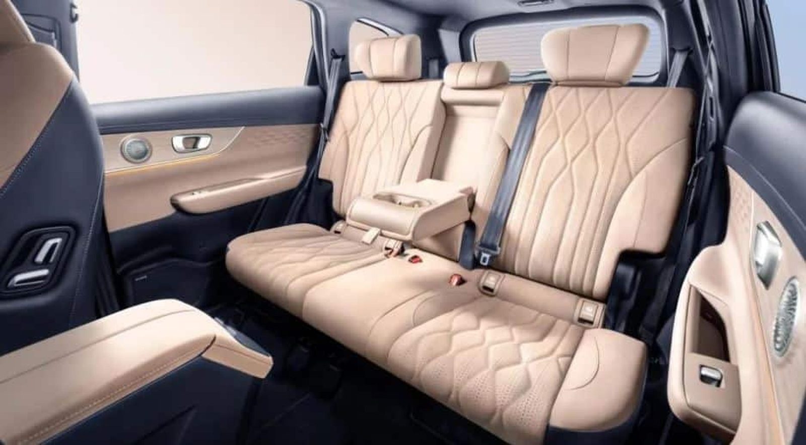 Chery Group Fulwin T8 C-DM 2025 — интерьер, второй ряд сидений, рынок internal_mvp