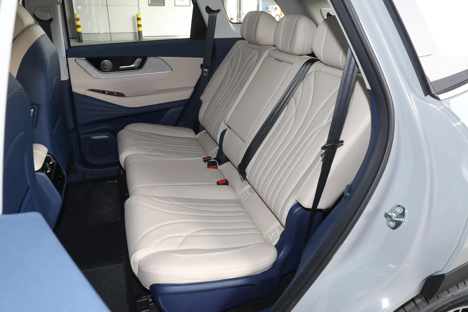 Chery Group Fulwin T9 C-DM 2025 — интерьер, второй ряд сидений, рынок internal_mvp