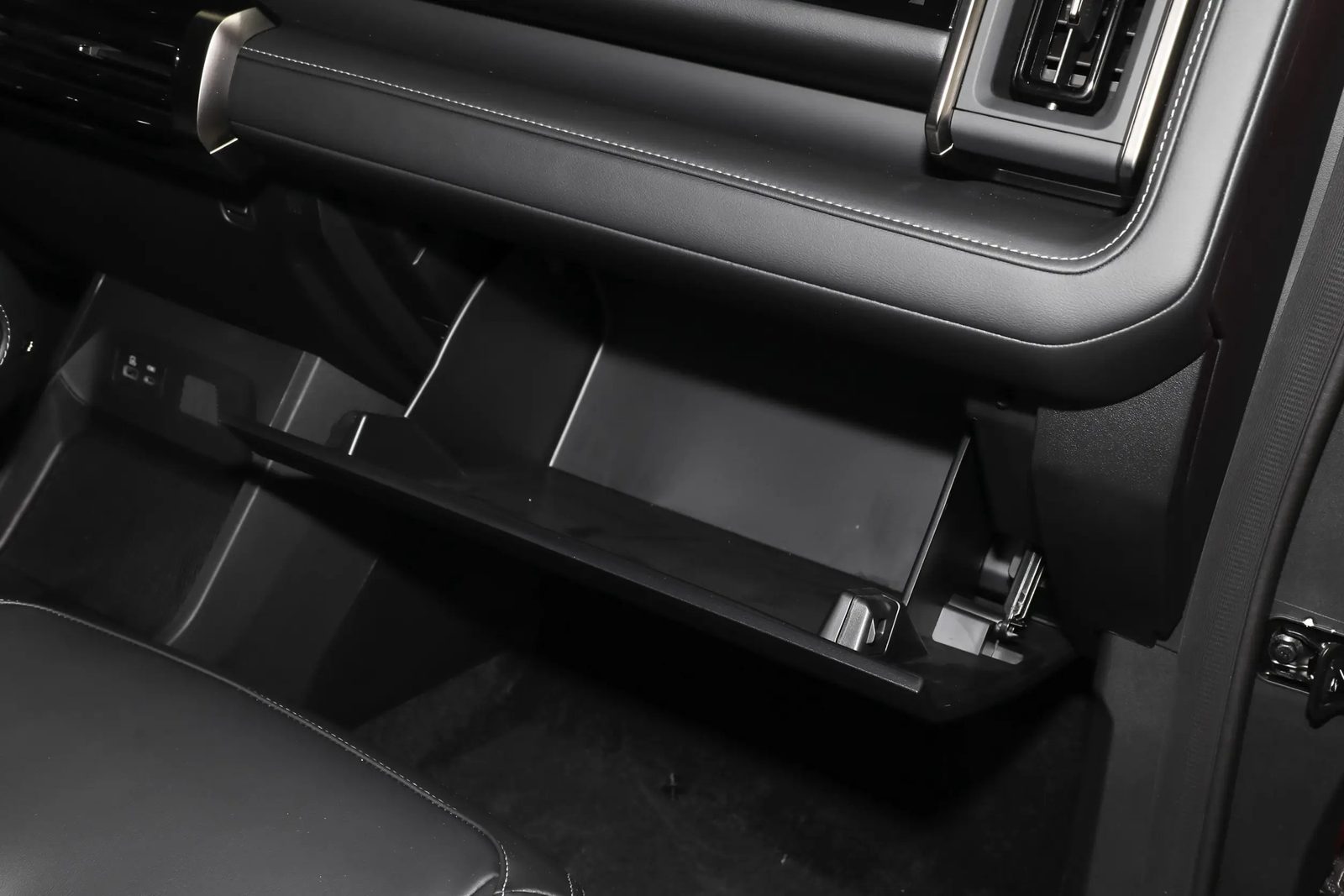 Chery Group iCar 03T 2024 — интерьер, второй ряд сидений, рынок internal_mvp