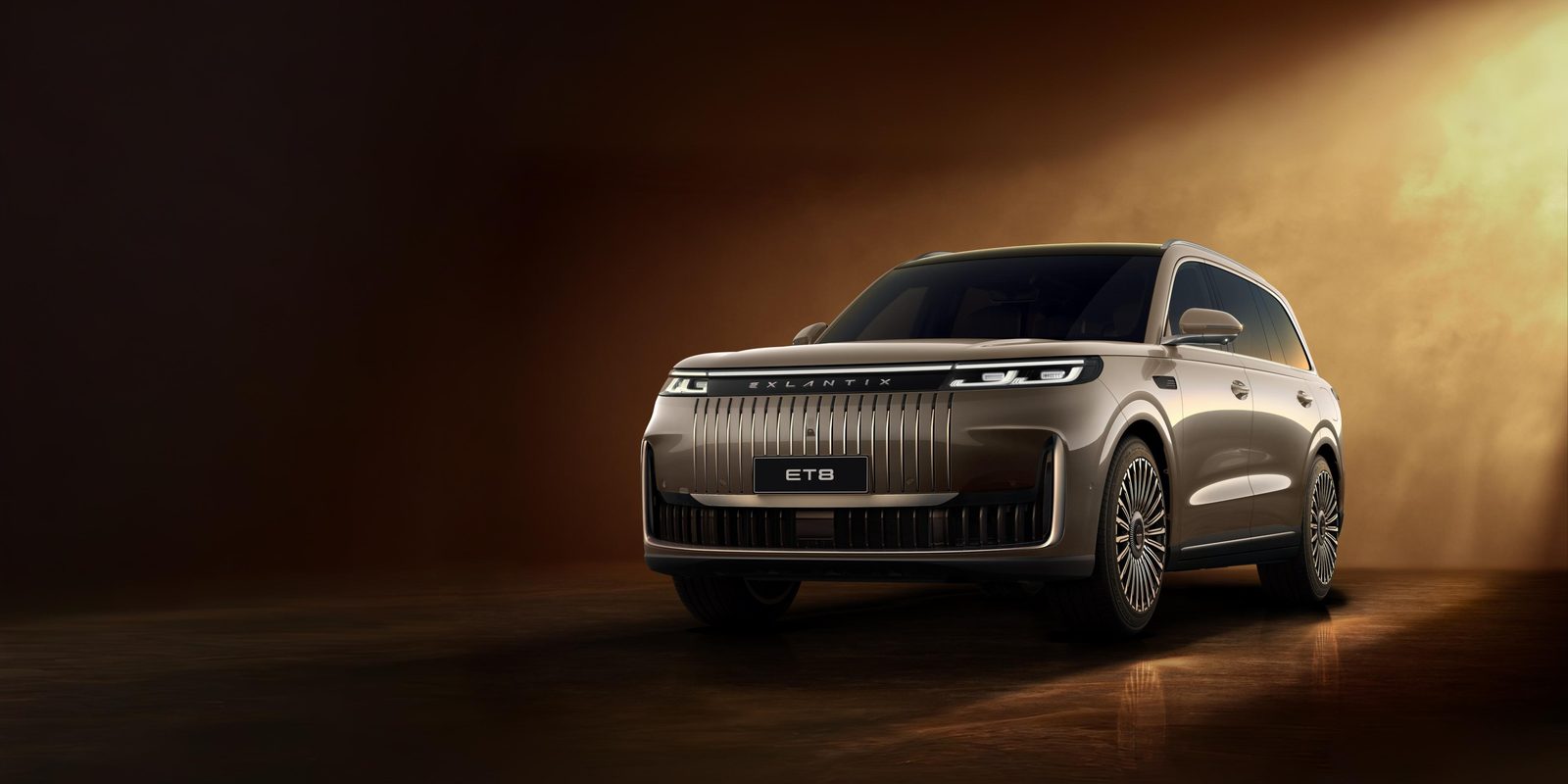 Chery Group ESTEO Exlantix ET8 2026 — экстерьер, front three quarter silver studio, рынок Russia announced/watchlist
