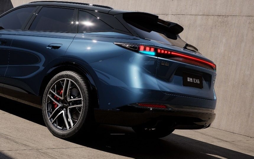 Chery Group Exeed EX6 2026 — экстерьер, rear quarter detail, рынок China 2026 pre-sale render reference