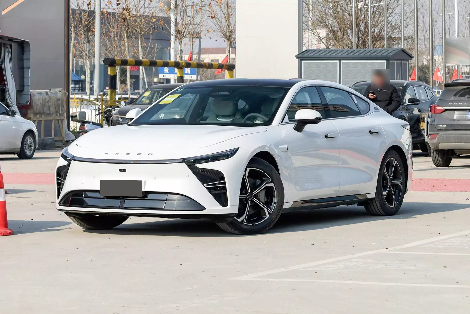 Chery Group Exeed Exlantix ES / Sterra ES EV — фото модели