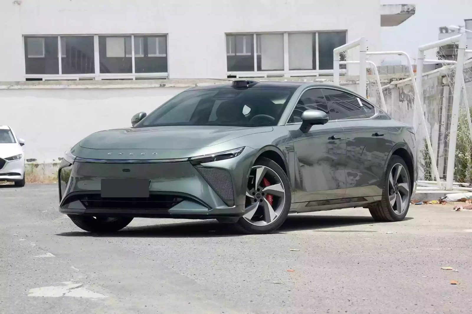 Chery Group Exeed Exlantix ES / Sterra ES EV 2023 — экстерьер, front 3q grey, рынок China model-line reference