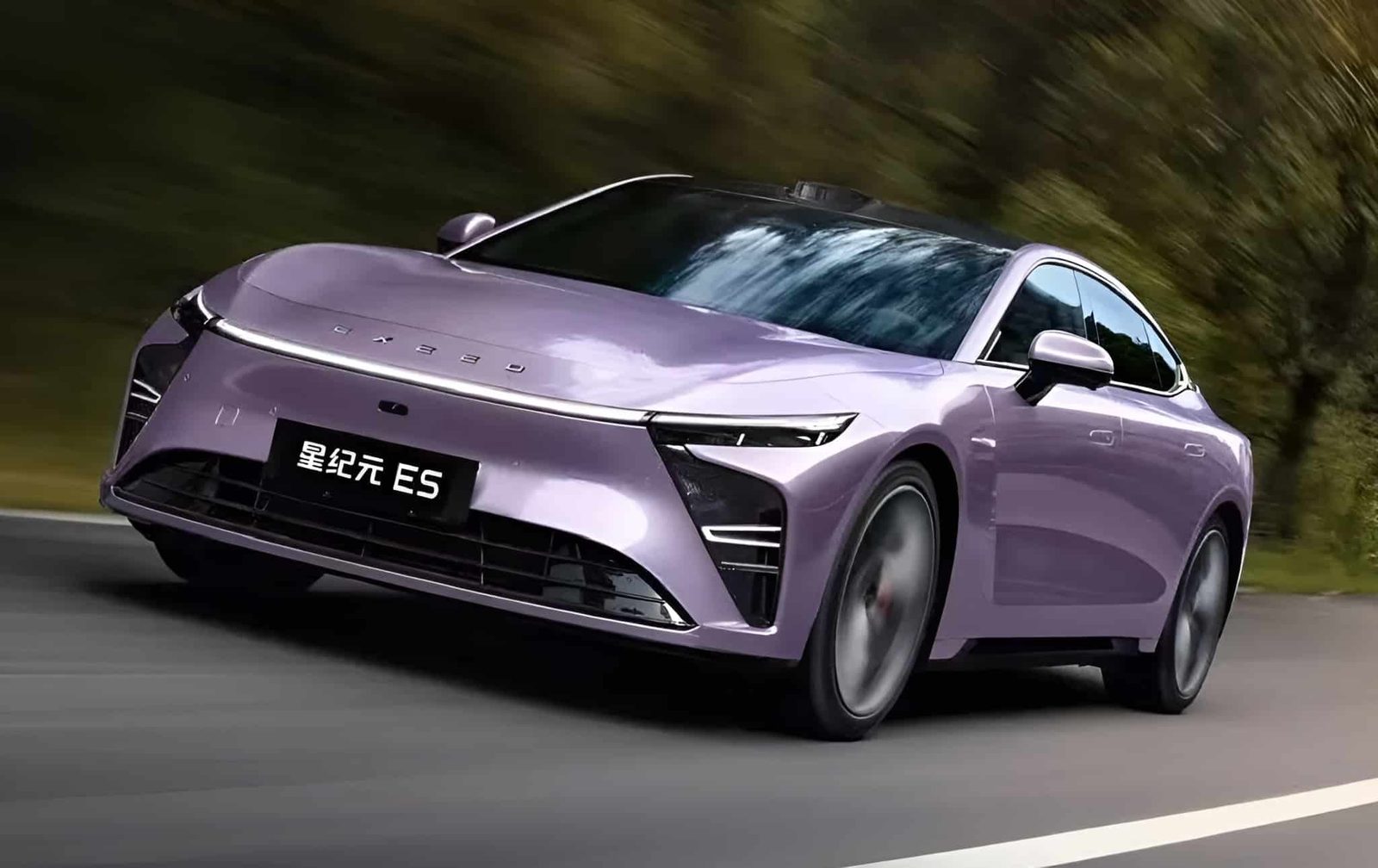 Chery Group Exeed Exlantix ES / Sterra ES EREV 2023 — главное фото модели, экстерьер, вид спереди 3/4, рынок internal_mvp