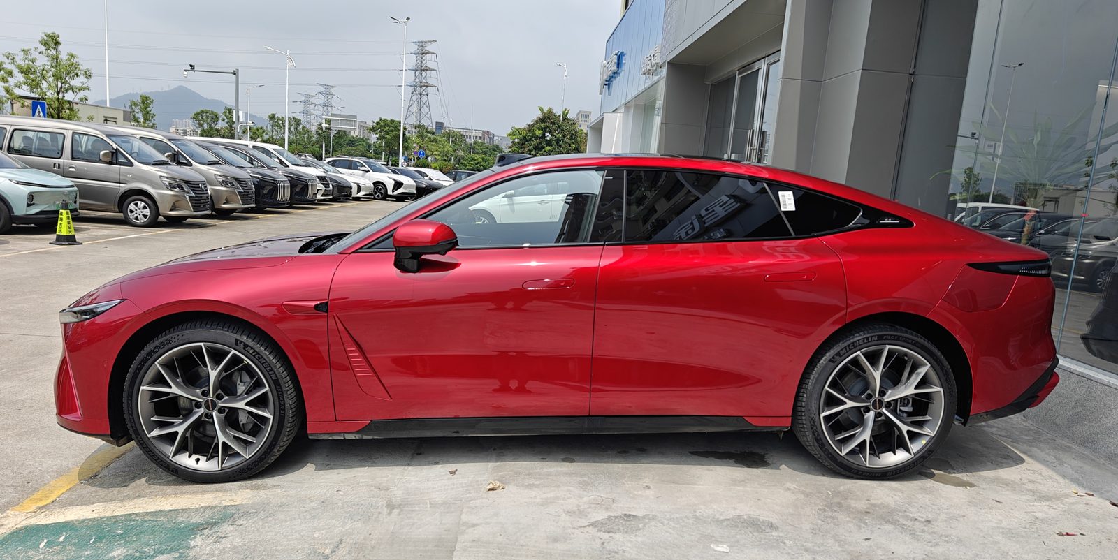 Chery Group Exeed Exlantix ES / Sterra ES EREV 2023 — экстерьер, вид сбоку, рынок internal_mvp
