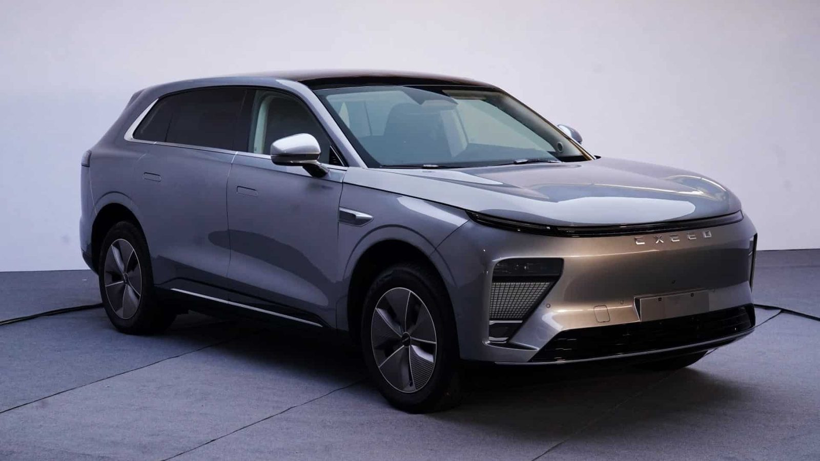 Chery Group Exeed Exlantix ET / Sterra ET EREV 2025 — главное фото модели, экстерьер, вид спереди 3/4, рынок internal_mvp