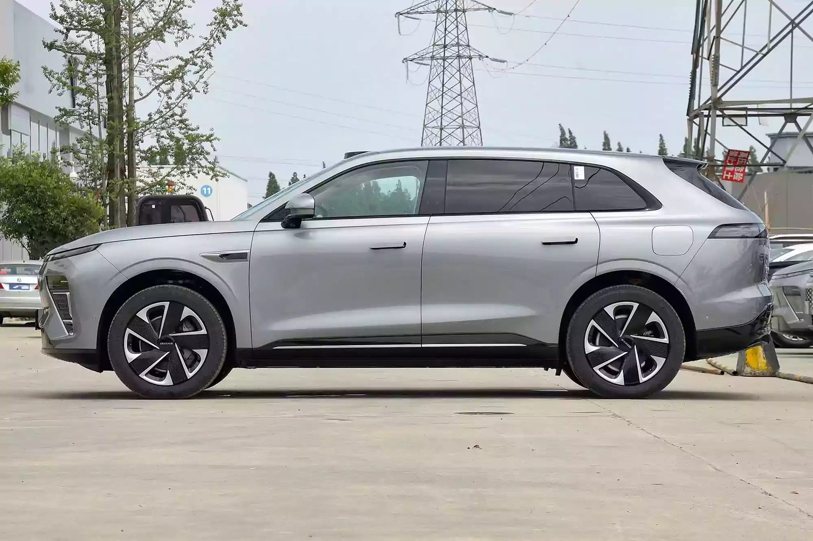 Chery Group Exeed Exlantix ET / Sterra ET EREV 2025 — экстерьер, вид сбоку, рынок internal_mvp