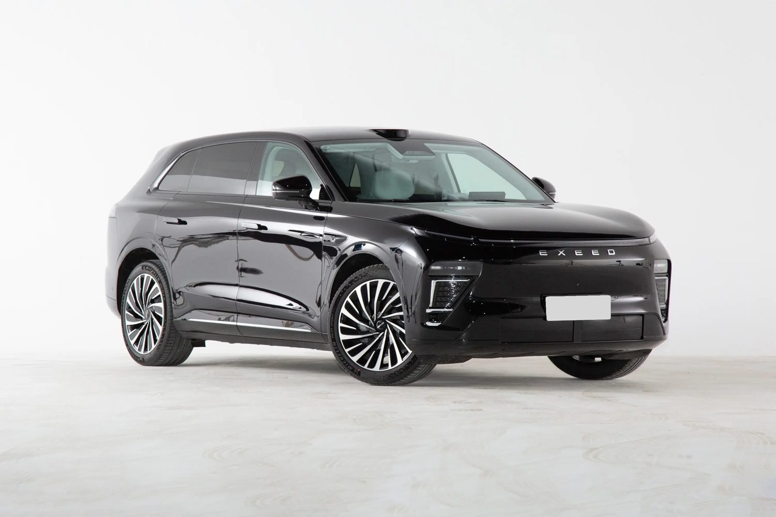 Chery Group Exeed Exlantix ET / Sterra ET EV 2025 — экстерьер, front 3q studio, рынок Exeed Exlantix ET / Sterra ET model-family reference