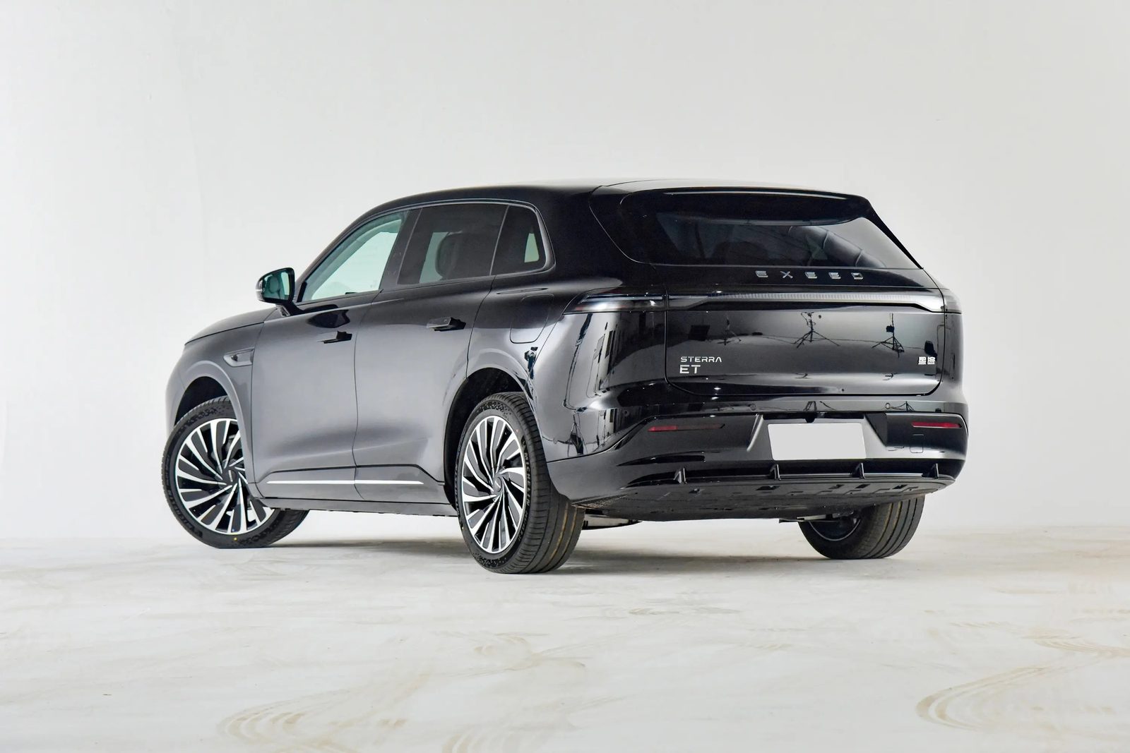 Chery Group Exeed Exlantix ET / Sterra ET EV 2025 — экстерьер, rear 3q studio, рынок Exeed Exlantix ET / Sterra ET model-family reference
