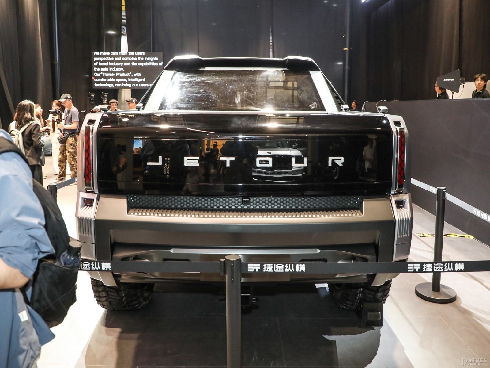 Chery Group Jetour Zongheng F700 PHEV 2026 — экстерьер, rear view show floor, рынок China announced/reference