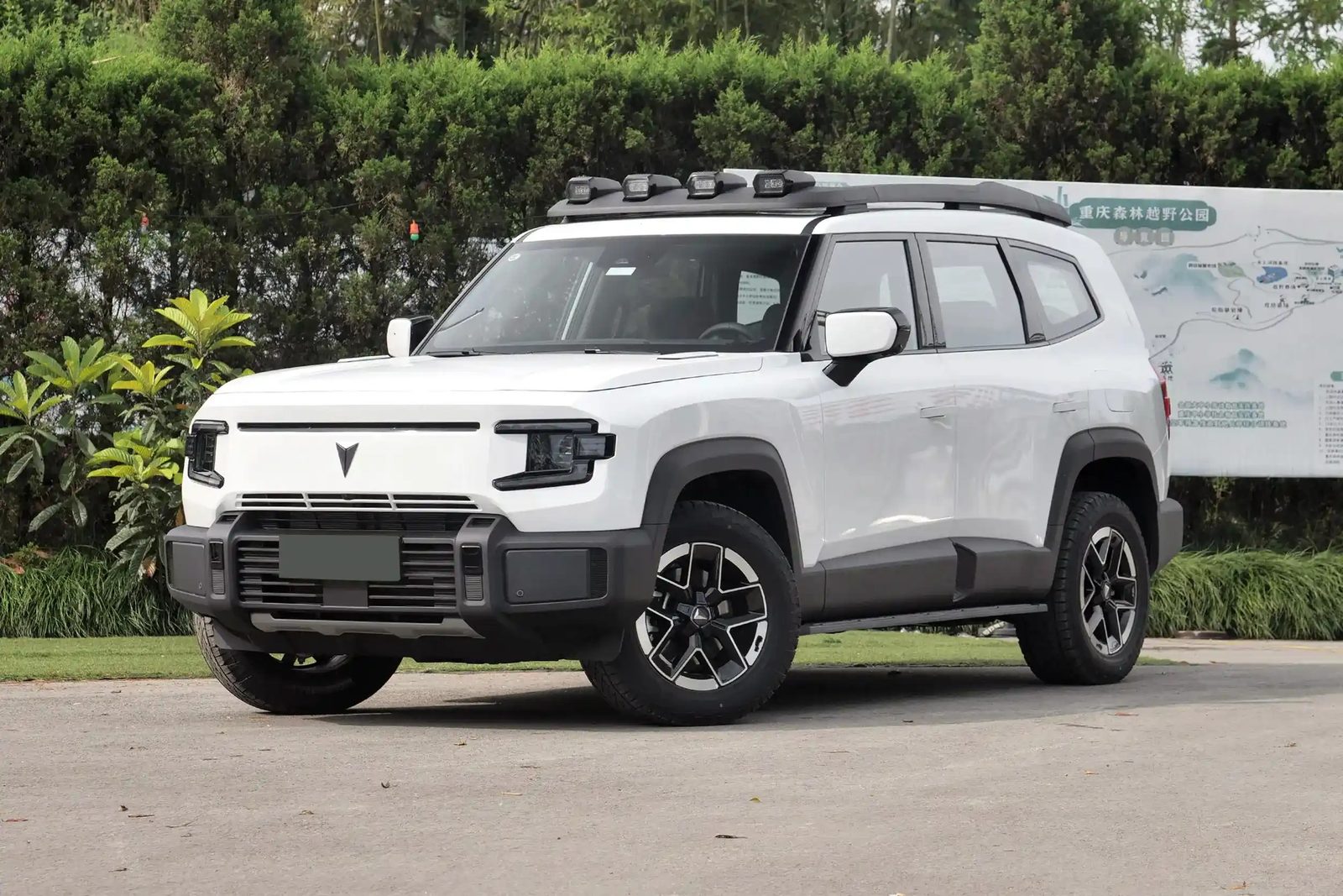 Deepal G318 EREV 2024 — экстерьер, вид спереди 3/4, рынок China