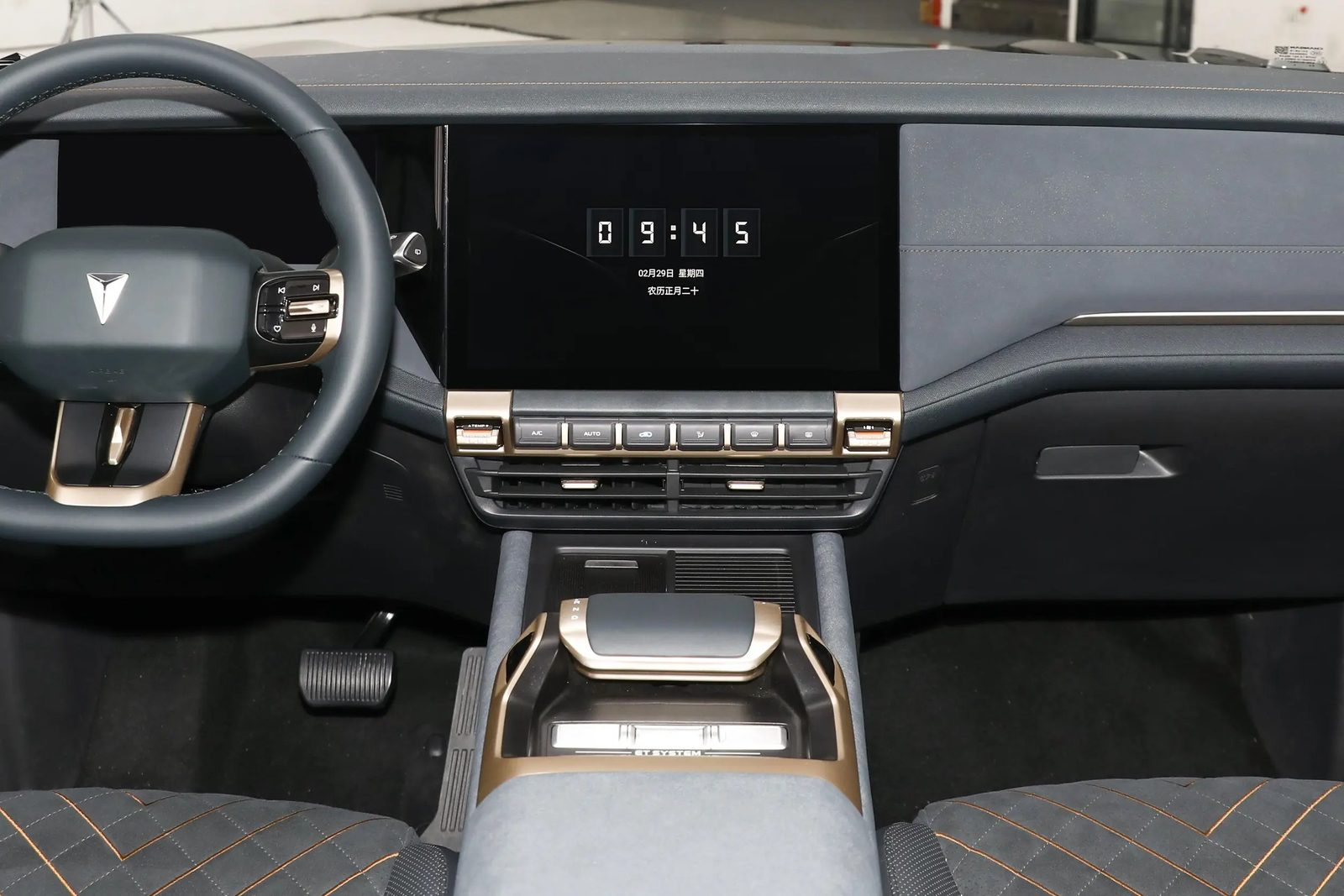 Deepal G318 EREV 2024 — интерьер, второй ряд сидений, рынок internal_mvp