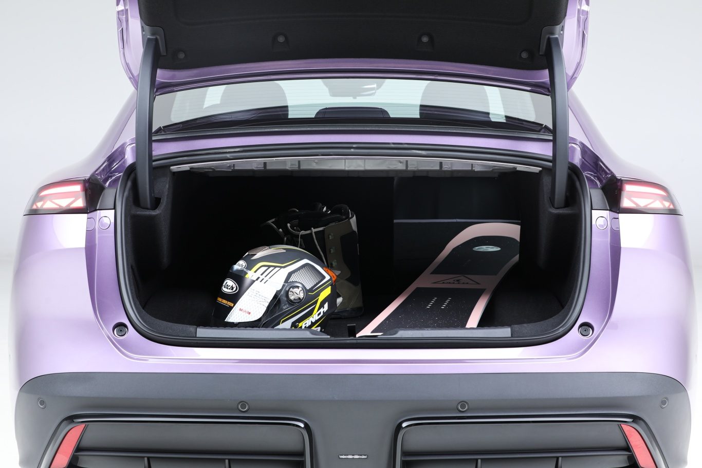 Deepal L06 2027 EV 2026 — интерьер, trunk open, рынок China