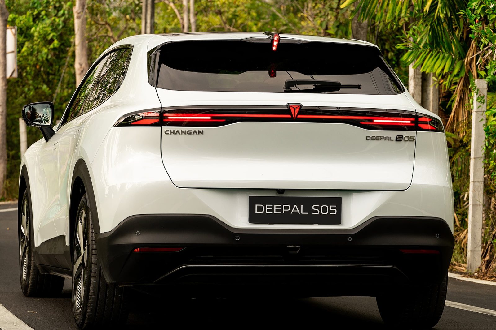 Deepal S05 BEV 2026 — экстерьер, вид сзади, рынок export/uk
