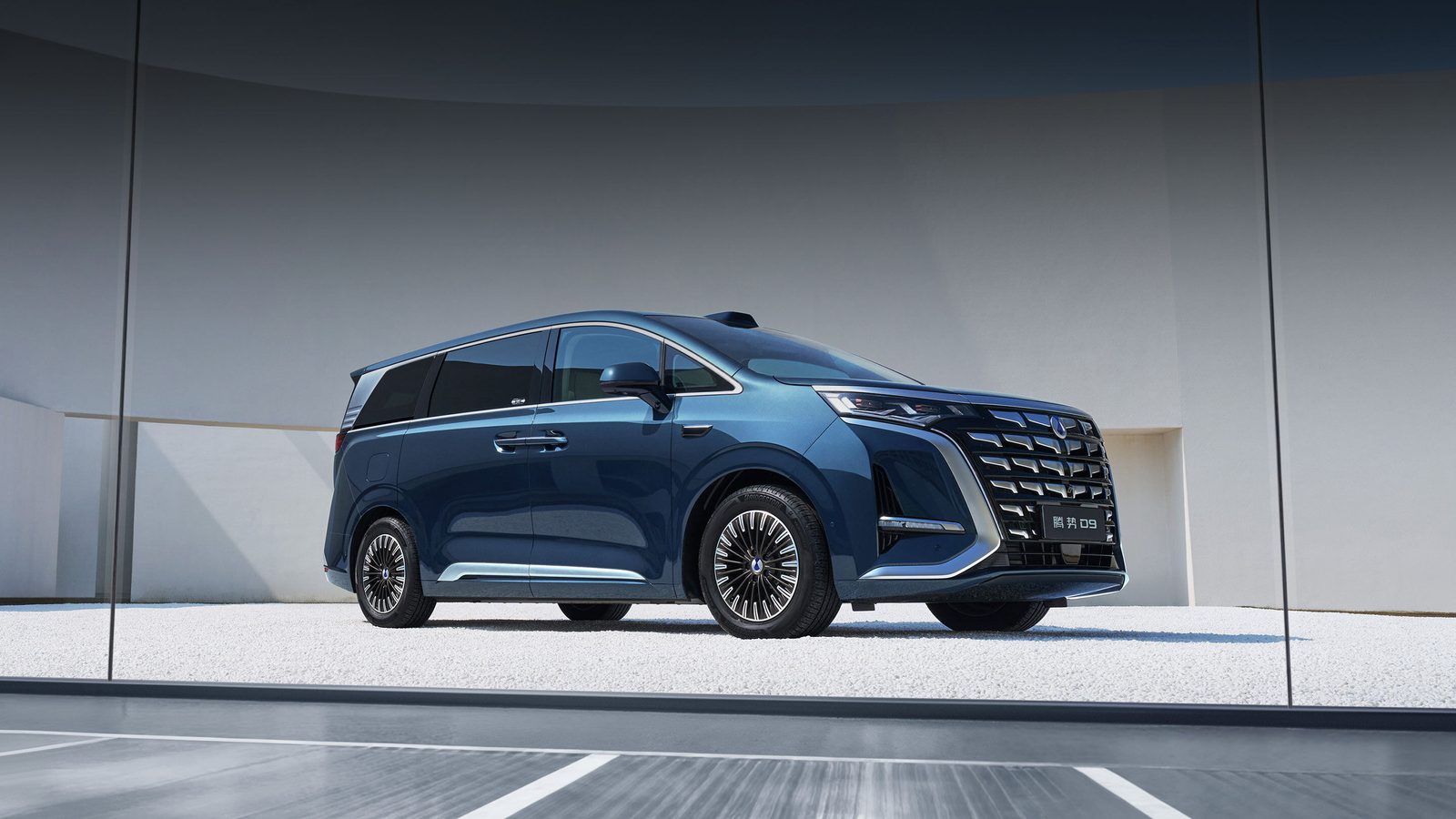 Denza D9 EV 2025 — экстерьер, вид сбоку, рынок China official