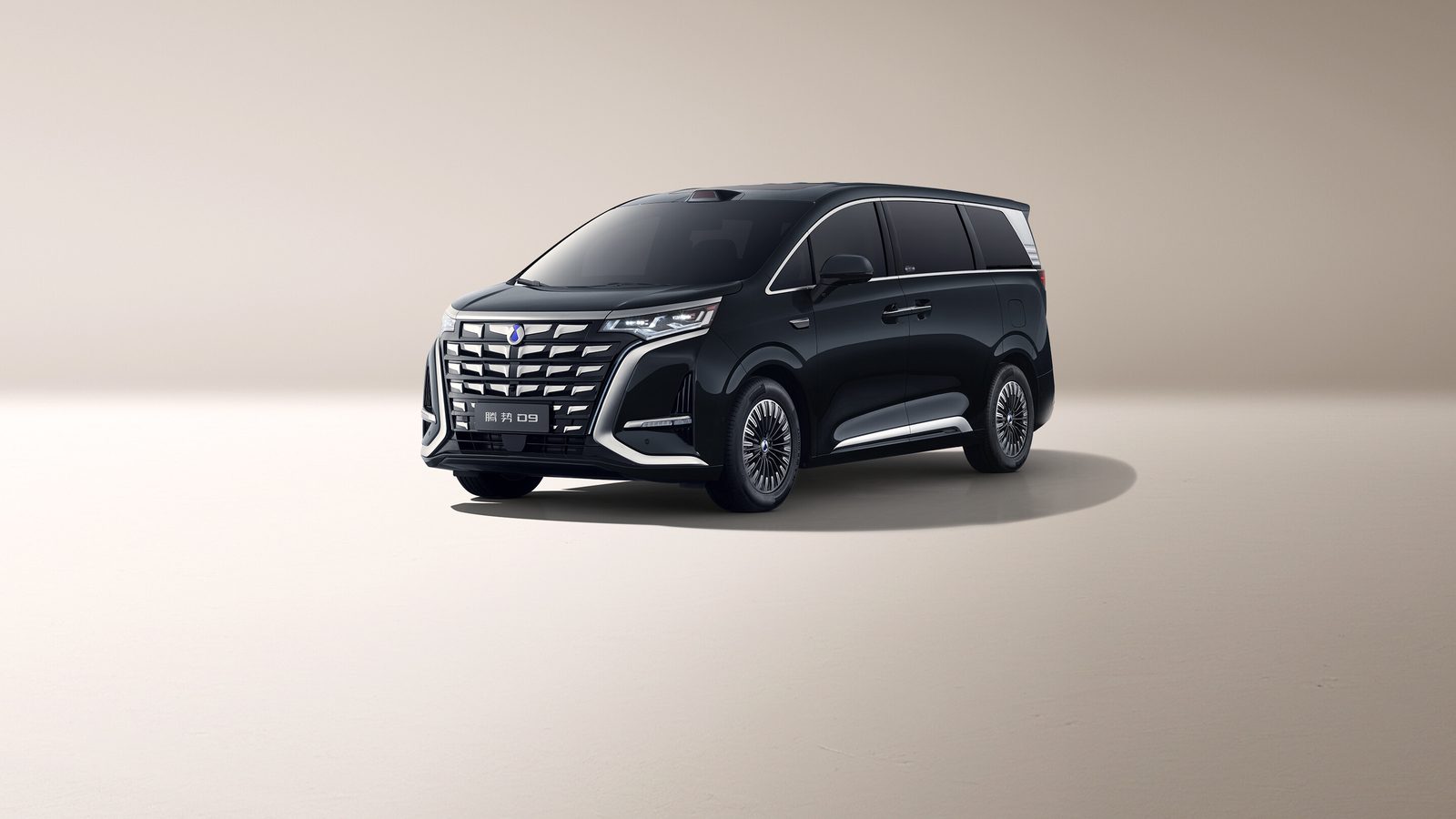Denza D9 EV 2025 — экстерьер, вид спереди 3/4, рынок China official