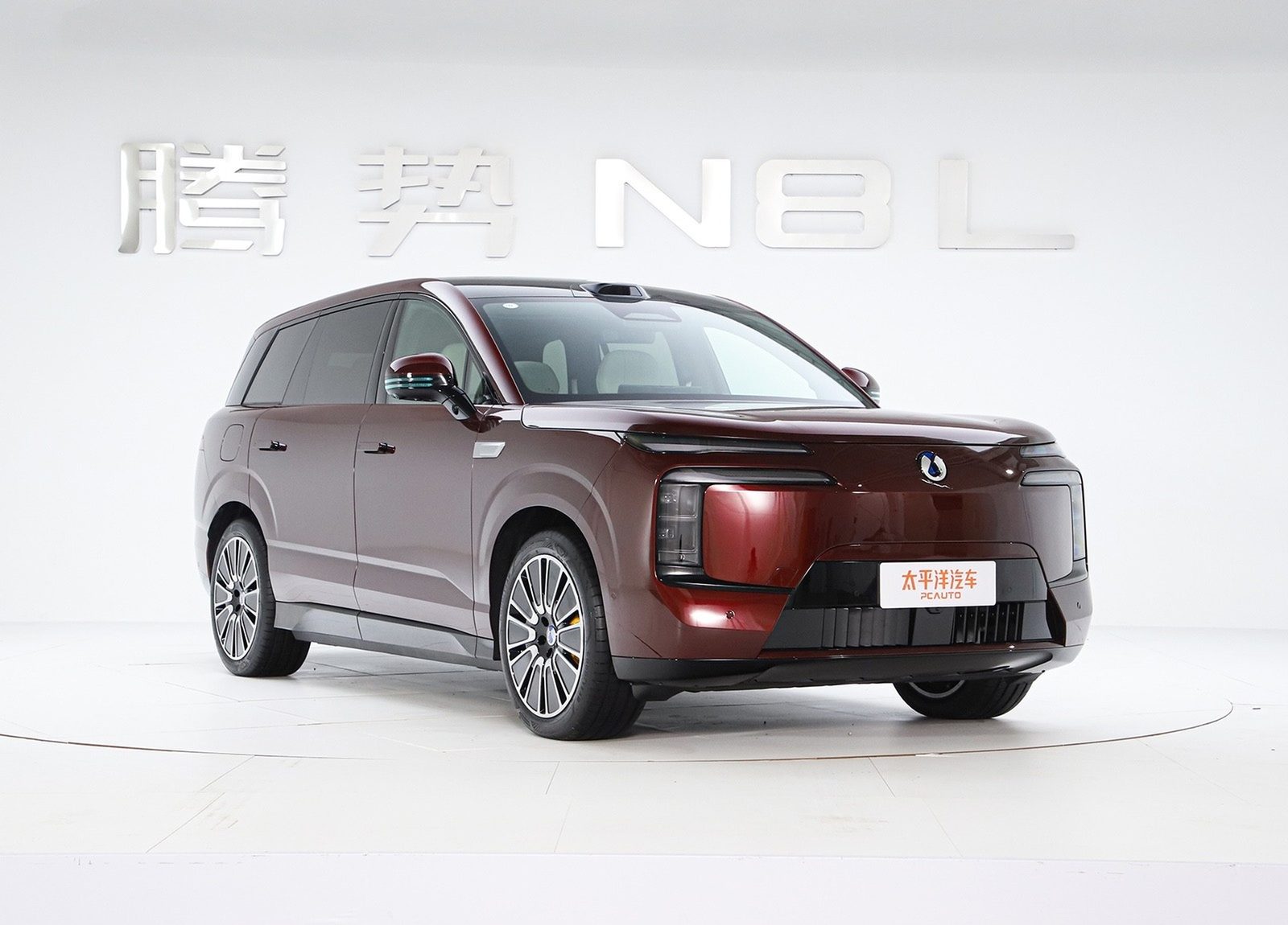 Denza N8L 2025 — экстерьер, вид спереди 3/4, рынок China