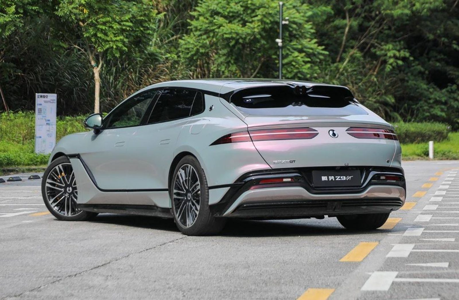 Denza Z9 GT EV 2024 — экстерьер, вид сзади 3/4, рынок internal_mvp