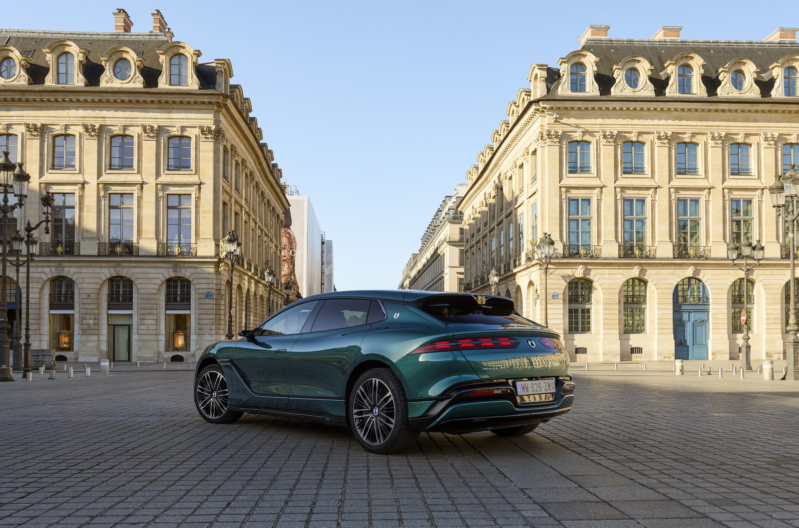 Denza Z9 GT EV 2024 — экстерьер, вид сзади 3/4, рынок Europe/China