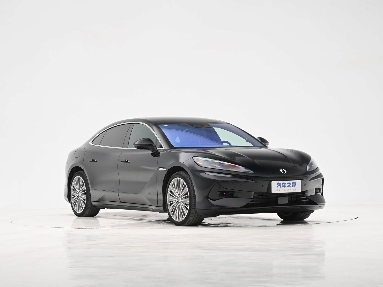 Denza Z9 PHEV 2024 — экстерьер, front 3q opposite, рынок China