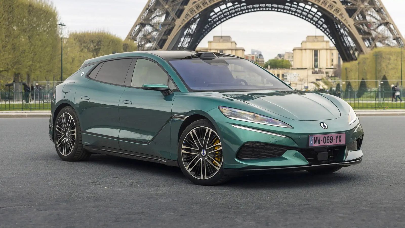 Denza Z9 EV 2024 — главное фото модели, экстерьер, вид спереди 3/4, рынок internal_mvp