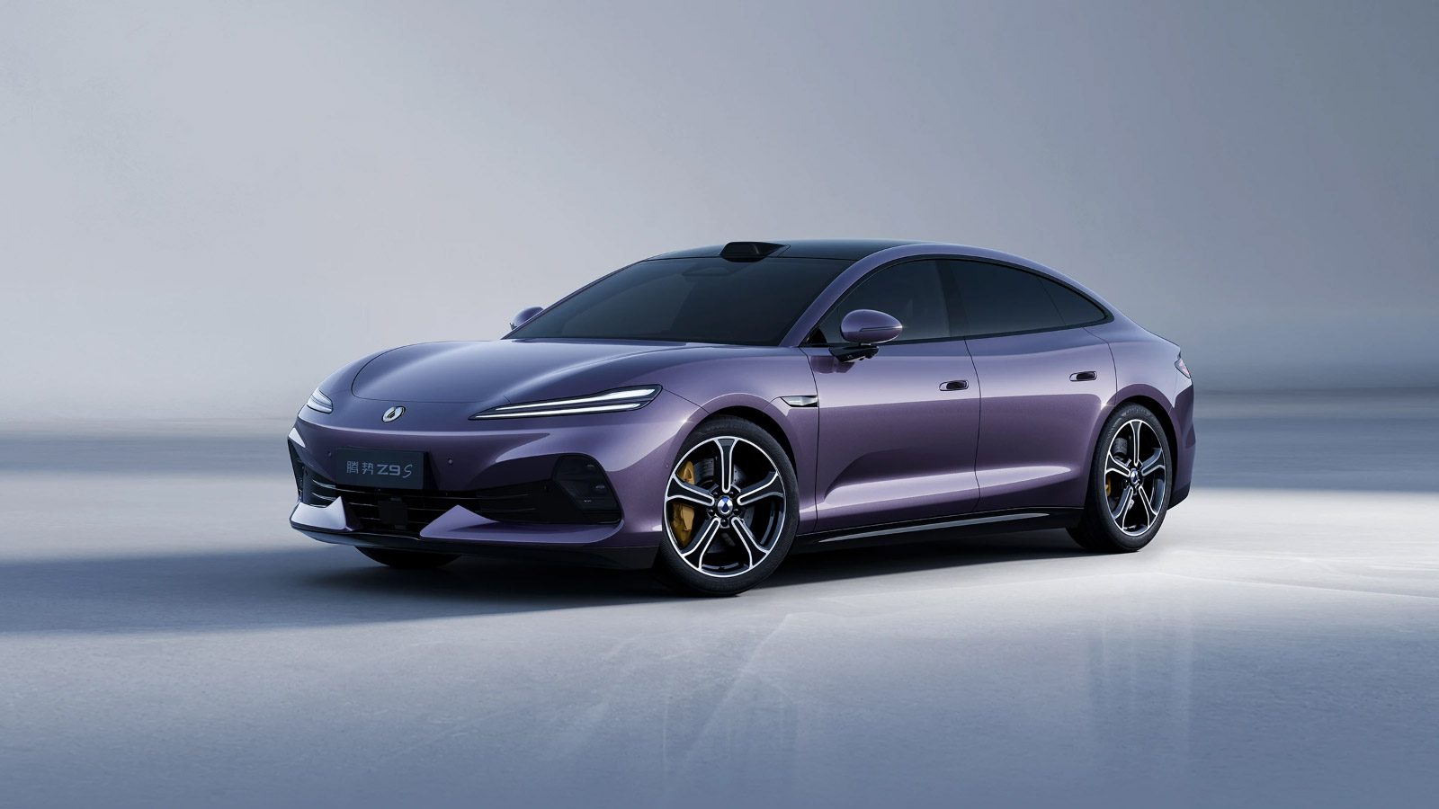 Denza Z9S EV 2026 — экстерьер, front three quarter studio, рынок China pre-sale