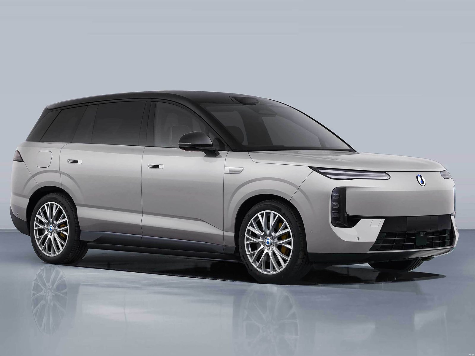 Denza N8 EV — экстерьер, front 3q studio, рынок china_reference