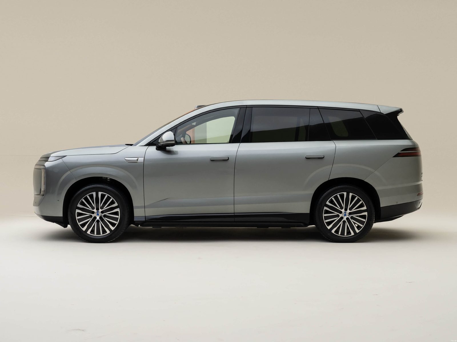 Denza N8L EV — экстерьер, side profile, рынок China
