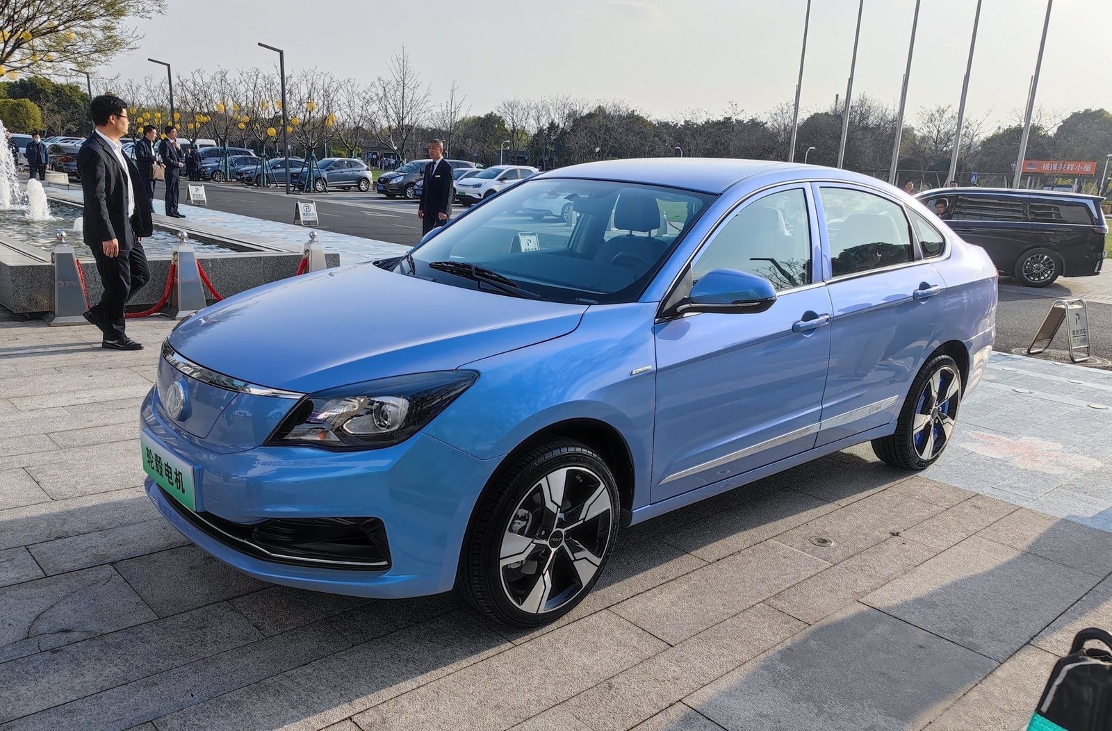 Dongfeng Aeolus E70 2017 — экстерьер, вид сбоку, рынок internal_mvp
