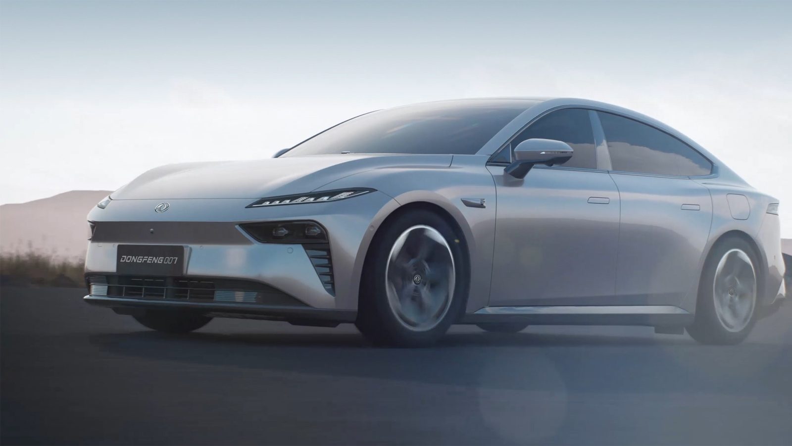 Dongfeng eπ 007 EV 2026 — экстерьер, front 3q motion, рынок China / export official