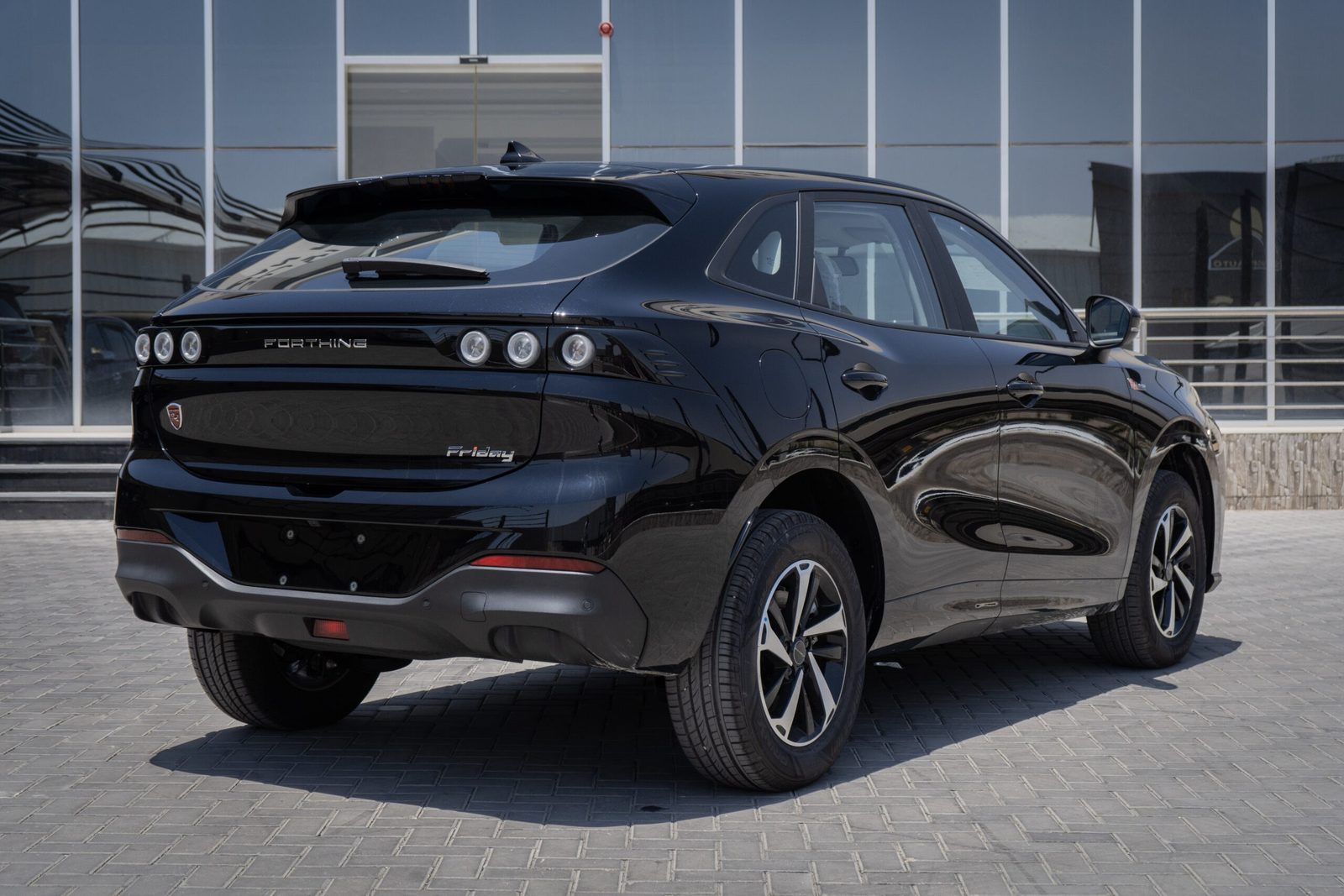 Dongfeng Forthing Friday EREV 2025 — экстерьер, вид сбоку, рынок internal_mvp