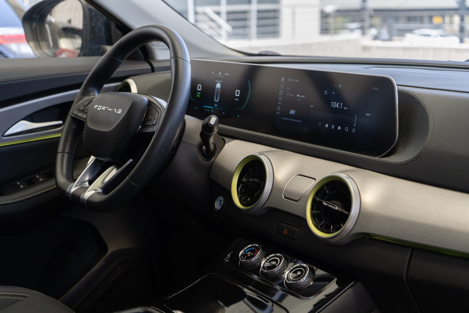 Dongfeng Forthing Friday EREV 2025 — интерьер, второй ряд сидений, рынок internal_mvp