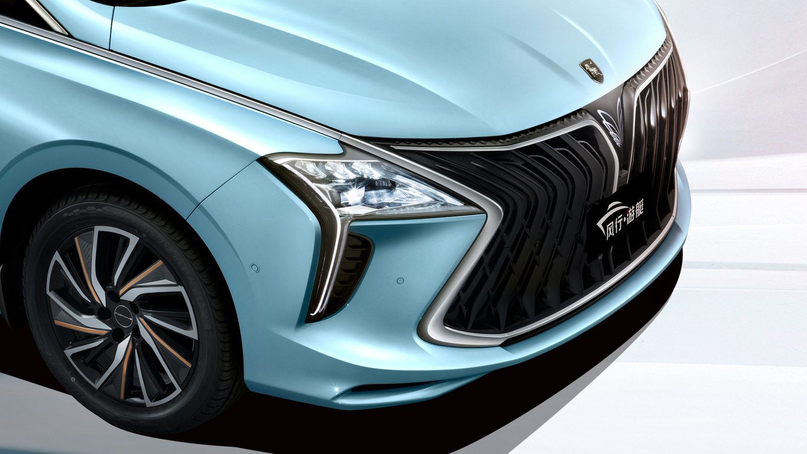 Dongfeng Forthing U-Tour PHEV 2025 — главное фото модели, экстерьер, вид спереди 3/4, рынок internal_mvp