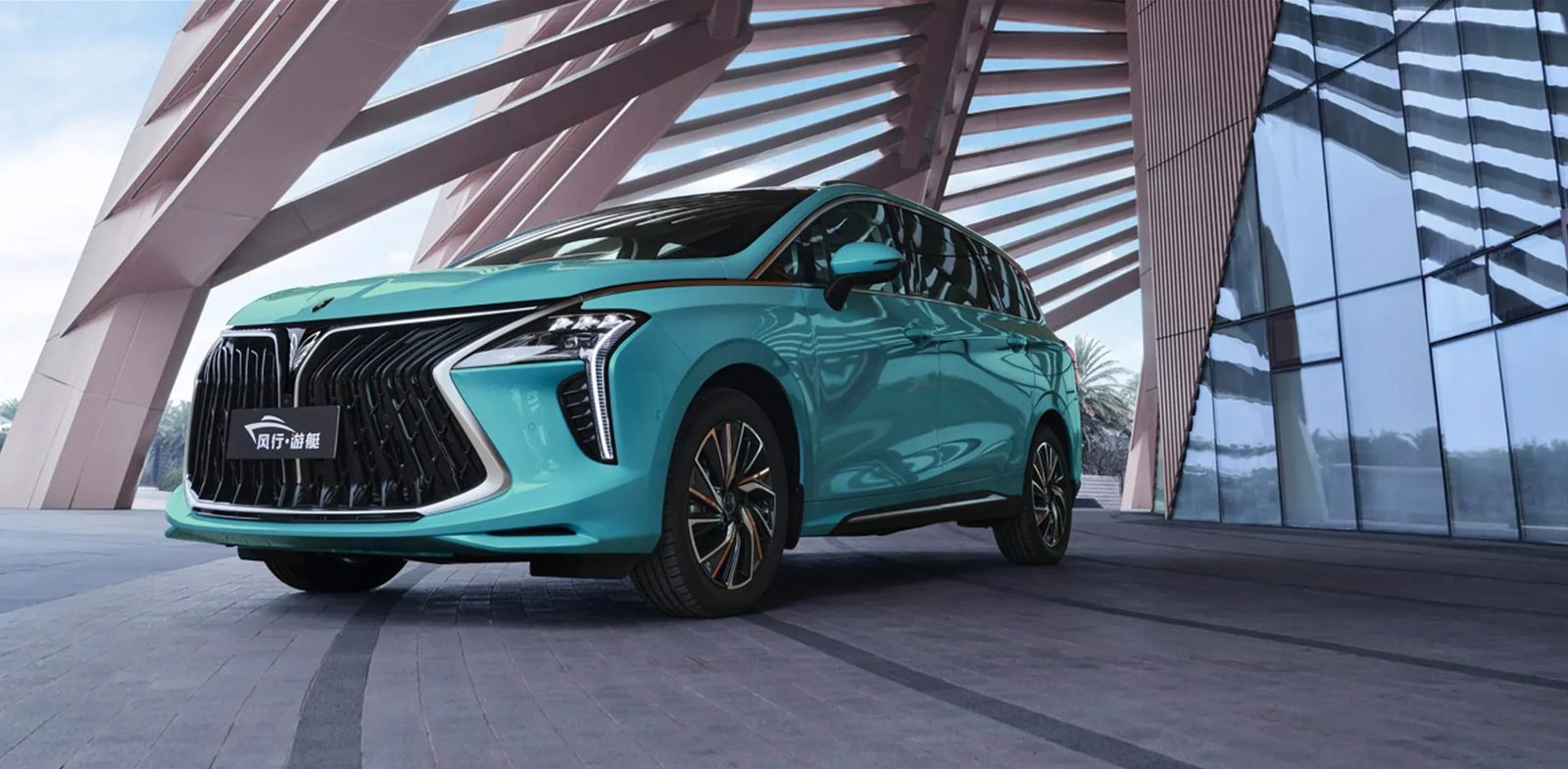 Dongfeng Forthing U-Tour PHEV 2025 — экстерьер, вид сбоку, рынок internal_mvp